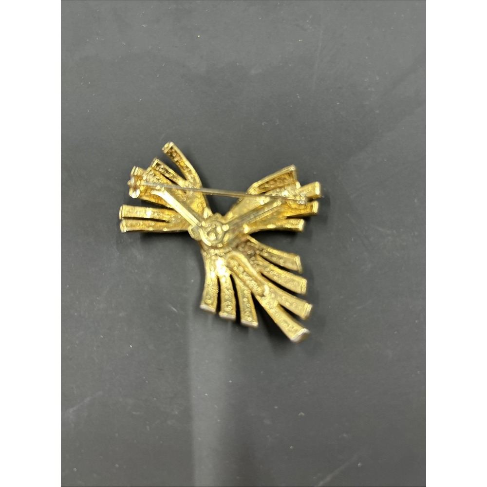 Vintage Gerry's Goldtone Bushel Pin - Picture 2 of 2